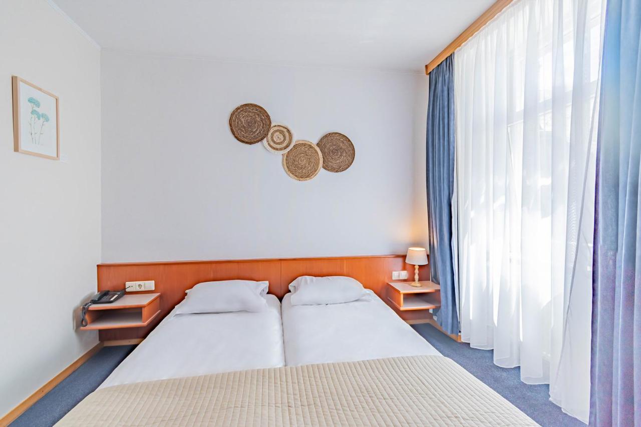 Hotel Le Petit Poete Echternach Exterior foto